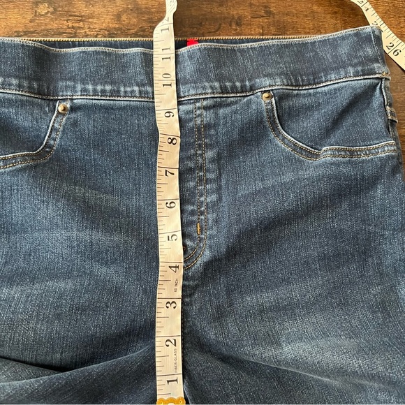 Spanx 20231R Cropped Flare Denim Jeans Size Medium Medium Wash Dip Dye Raw Hem - Picture 4 of 12